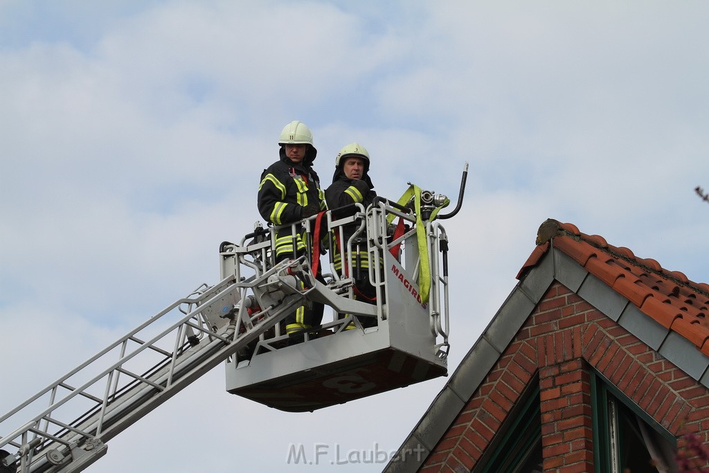 Feuer Koeln Junkersdorf Duerenerstr JK P27.jpg